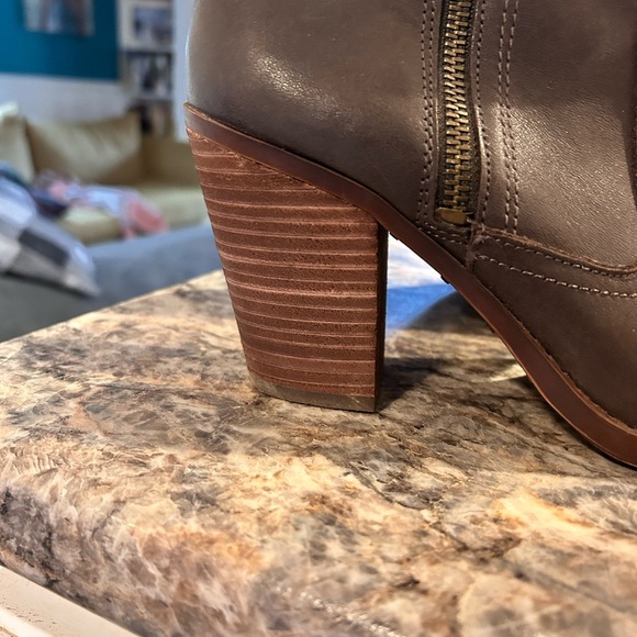 Ladies Lucky Brand Ankle Boots Chocolate Brown - Picture 4 of 8